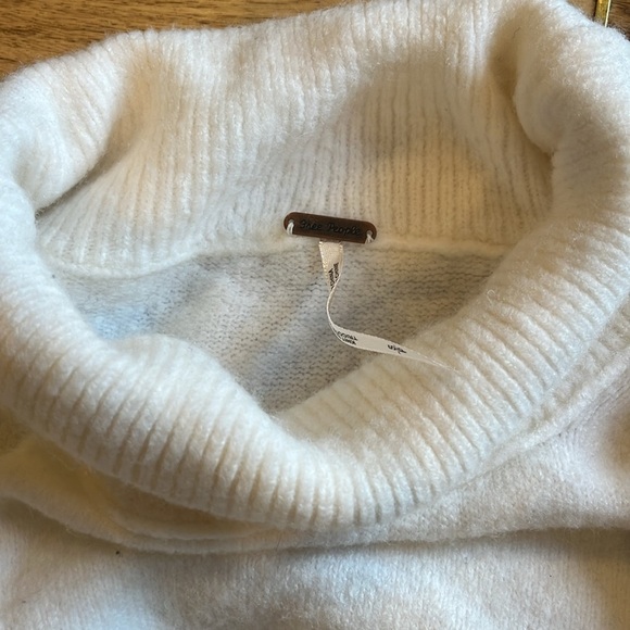 Free people oversized white turtleneck with fitted cuffs - Picture 4 of 4